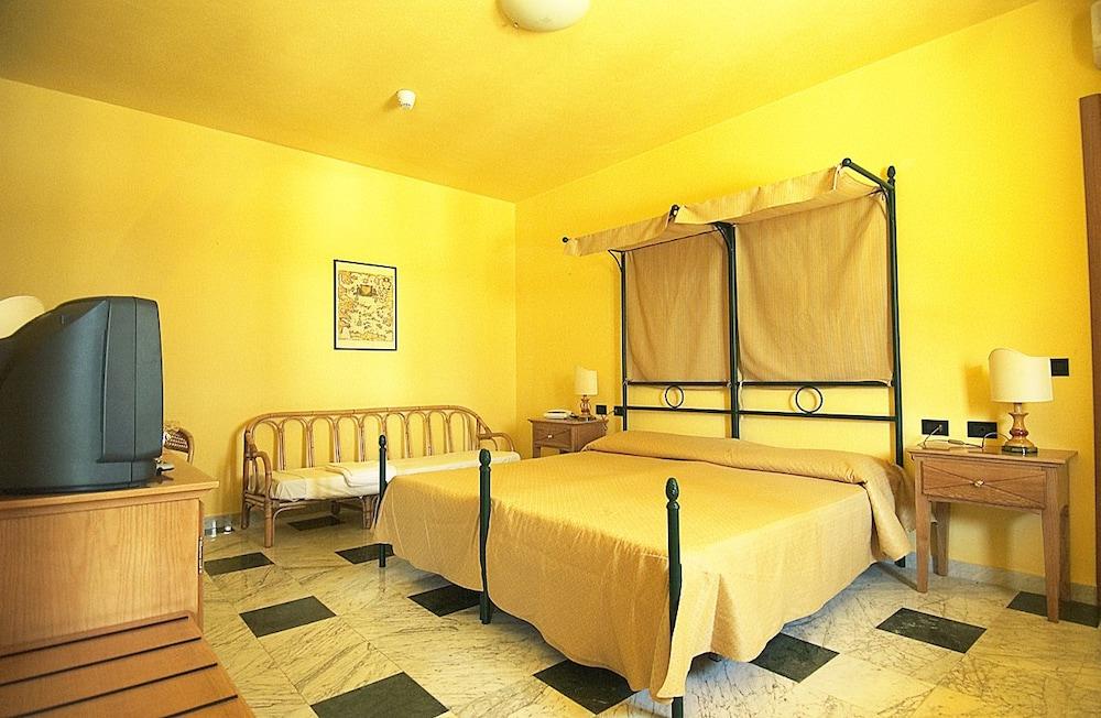 Marina Del Marchese Beach Resort Botricello Ngoại thất bức ảnh