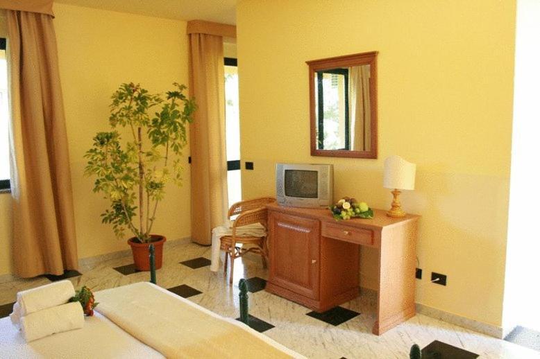 Marina Del Marchese Beach Resort Botricello Ngoại thất bức ảnh